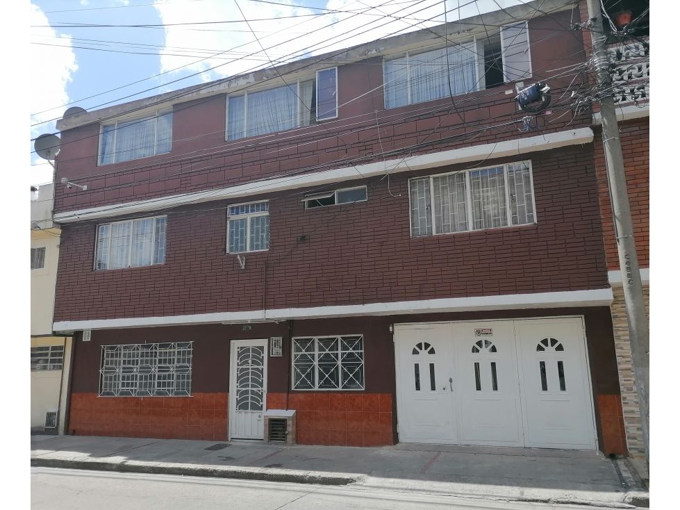 Casa en venta Cundinamarca Bogotá Versalles 231 m2 Habitaciones 4 Baños 2 Garajes 1 Precio $700000000