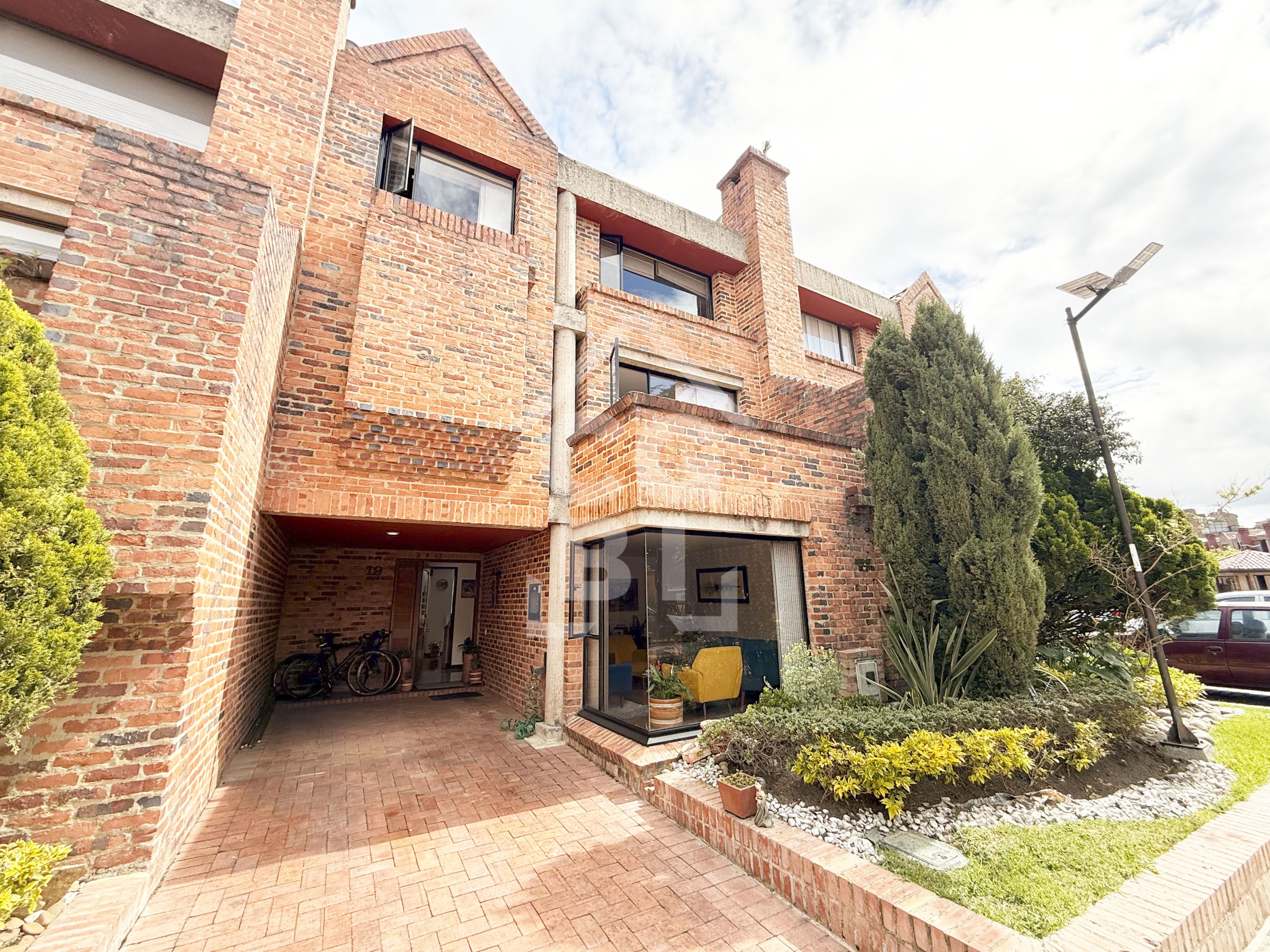 Casa en venta Cundinamarca Bogotá Iberia 192 m2 Habitaciones 3 Baños 3 Garajes 2 Precio $1250000000