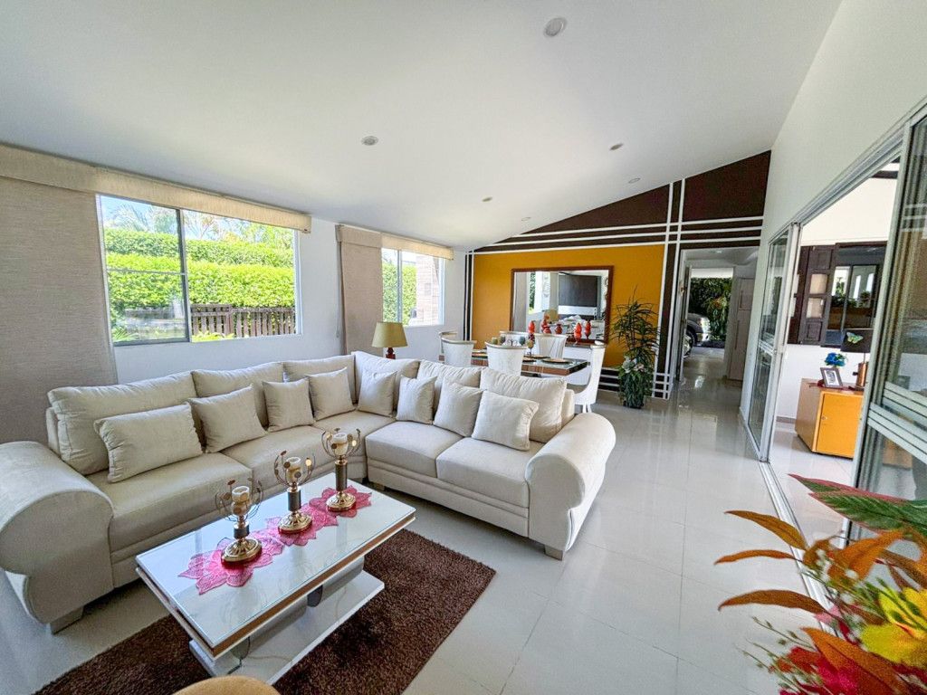 Casa en venta Valle Del Cauca Cali Fátima 229 m2 Habitaciones 6 Baños 7 Garajes 4 Precio $1500000000