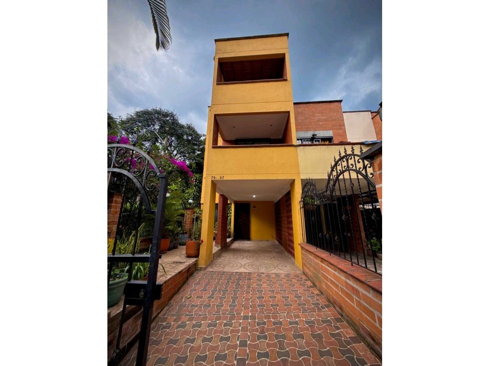 Casa en venta Antioquia La Estrella Ancón San Martín 220 m2 Habitaciones 5 Baños 4 Garajes 2 Precio $750000000