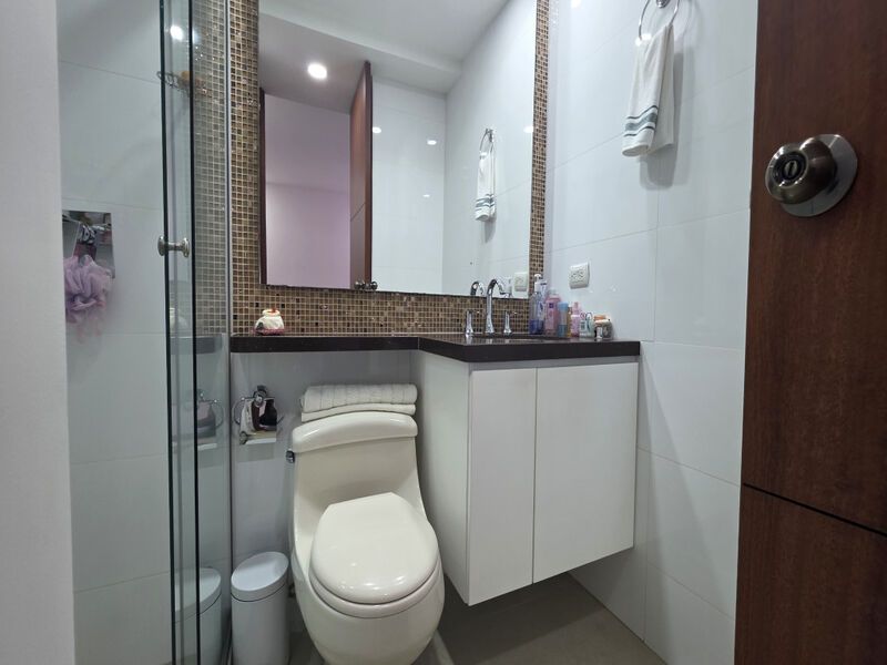 Apartamento en venta Antioquia Medellín Las Violetas 140 m2 Habitaciones 3 Baños 3 Garajes 2 Precio $1350000000