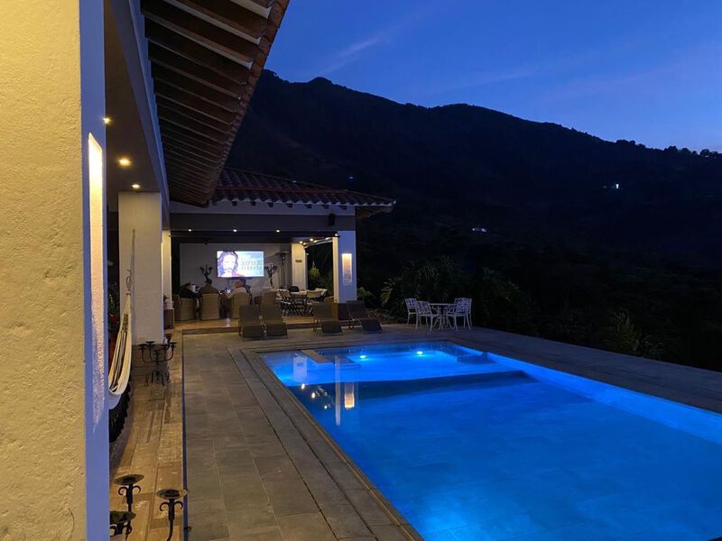 Casa en venta Antioquia Bello Prado 776 m2 Habitaciones 5 Baños 5 Garajes 10 Precio $5700000000