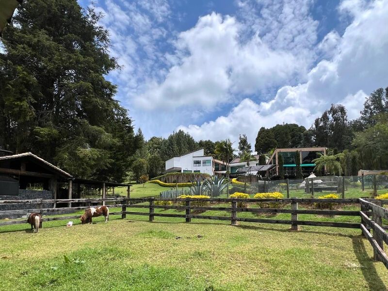 Casa en venta Antioquia Medellín Las Palmas 900 m2 Habitaciones 6 Baños 8 Garajes 10 Precio $12000000000