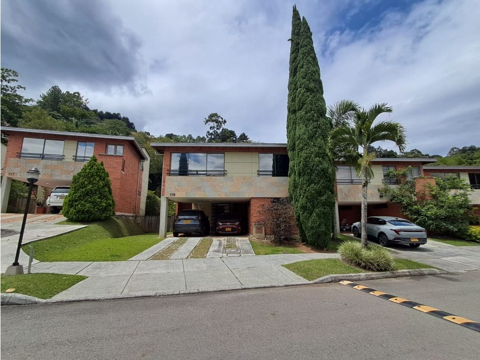 Casa en arriendo Antioquia Envigado Envigado 259 m2 Habitaciones 4 Baños 5 Garajes 4 Precio $13000000