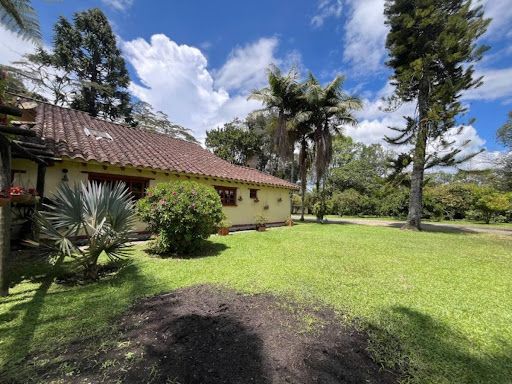 Finca en arriendo Antioquia Rionegro El Porvenir 350 m2 Habitaciones 4 Baños 6 Garajes 2 Precio $20000000