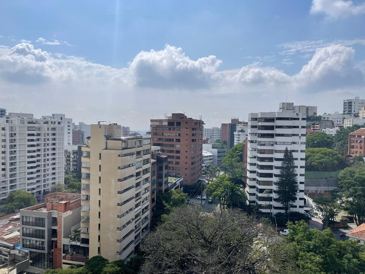 Apartamento en venta Valle Del Cauca Cali Santa Rita 300 m2 Habitaciones 4 Baños 6 Garajes 2 Precio $1480000000