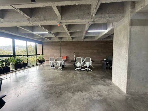 Oficina en arriendo Antioquia Envigado Envigado 151 m2 Habitaciones 0 Baños 1 Garajes 1 Precio $12000000