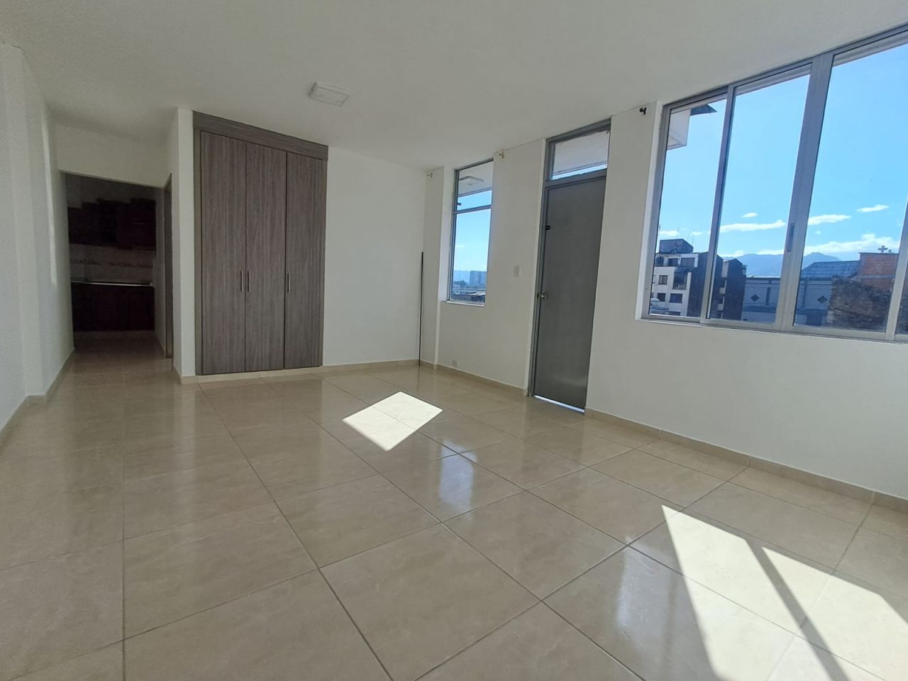 Apartamento en arriendo Risaralda Pereira Sector Galeria Central 80 m2 Habitaciones 2 Baños 2 Garajes 0 Precio $1300000