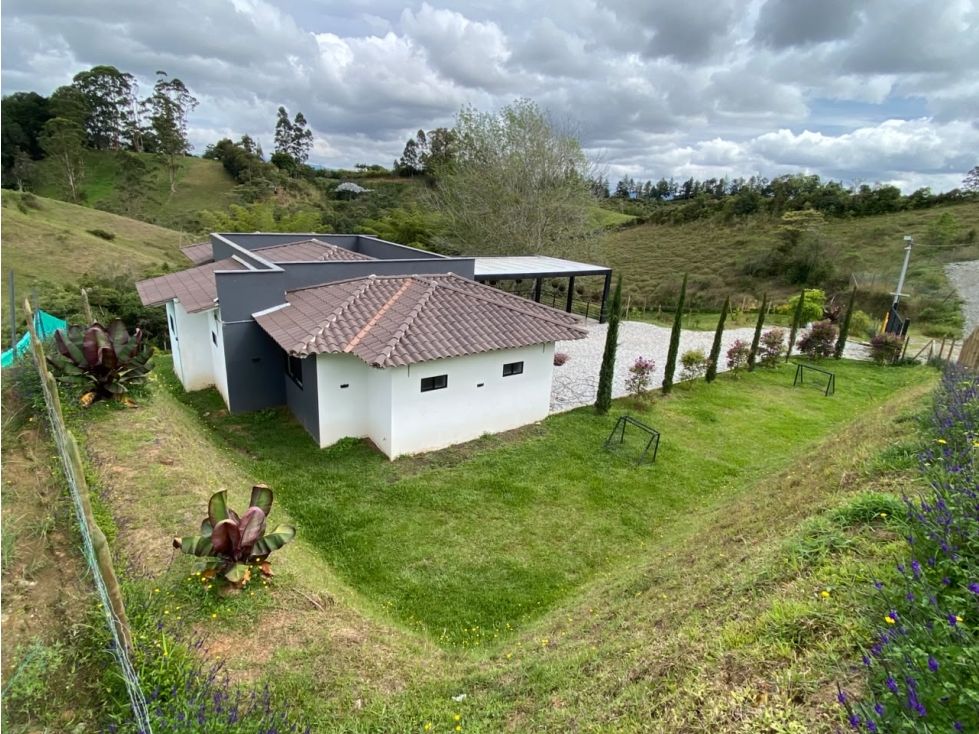 Finca en arriendo Antioquia Rionegro Urbanizacion Serranias 330 m2 Habitaciones 3 Baños 4 Garajes 4 Precio $9000000