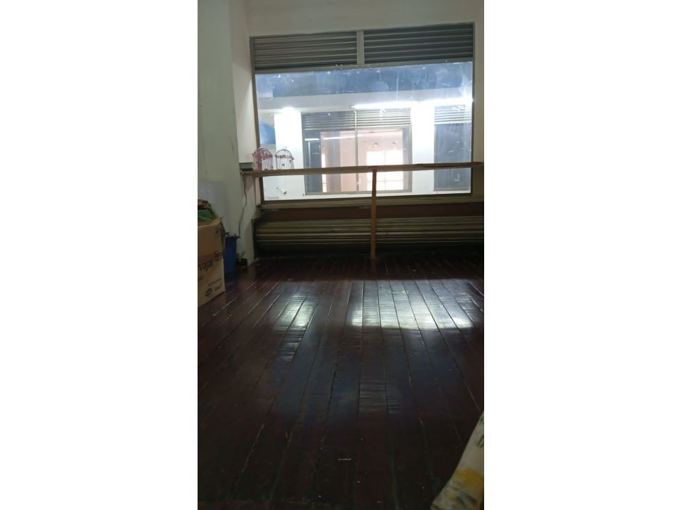 Local en arriendo o venta Antioquia Medellín La Candelaria 24 m2 Habitaciones 0 Baños 1 Garajes 0 Precio venta $380000000 Precio arriendo $2200000