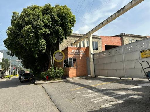 Bodega en arriendo Santander Girón Asd 495 m2 Habitaciones 0 Baños 2 Garajes 3 Precio $13700000