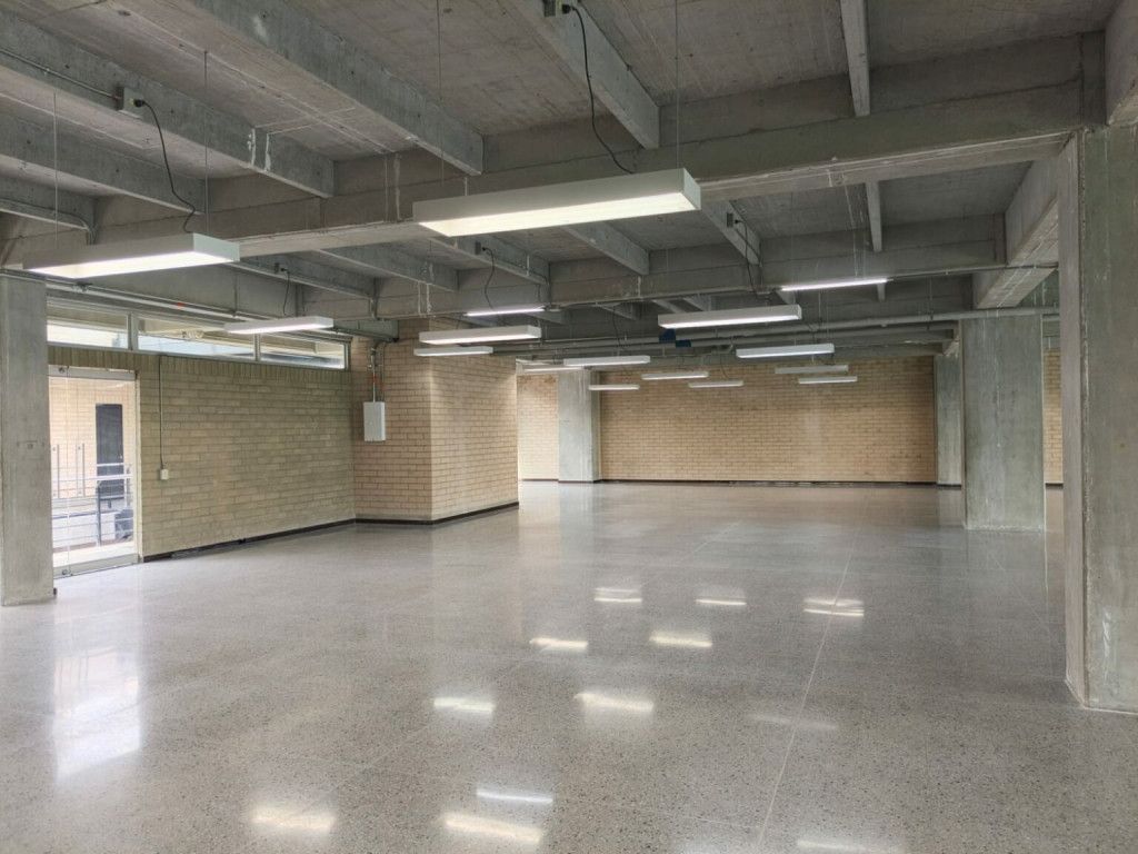 Oficina en arriendo Antioquia Medellín La Hondonada 596 m2 Habitaciones 0 Baños 2 Garajes 5 Precio $35697000