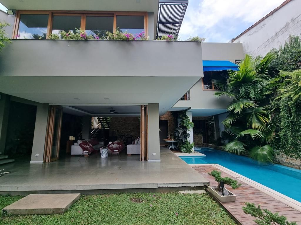 Casa en venta Valle Del Cauca Cali Arboledas 1020 m2 Habitaciones 3 Baños 8 Garajes 7 Precio $3700000000