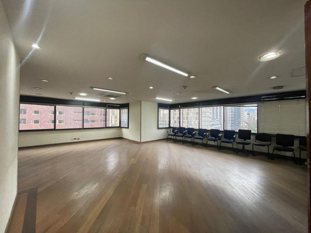 Oficina en venta Cundinamarca Bogotá Samper 435 m2 Habitaciones 0 Baños 4 Garajes 4 Precio $2400000000