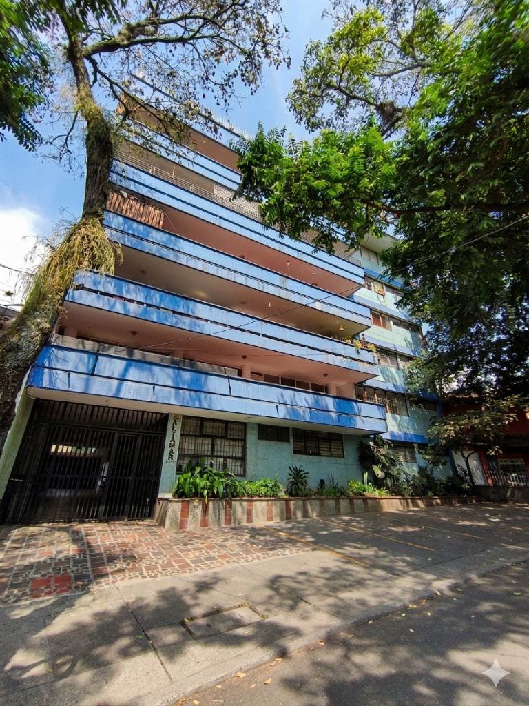 Apartamento en arriendo Valle Del Cauca Cali Santa Rita 217 m2 Habitaciones 3 Baños 3 Garajes 1 Precio $3200000