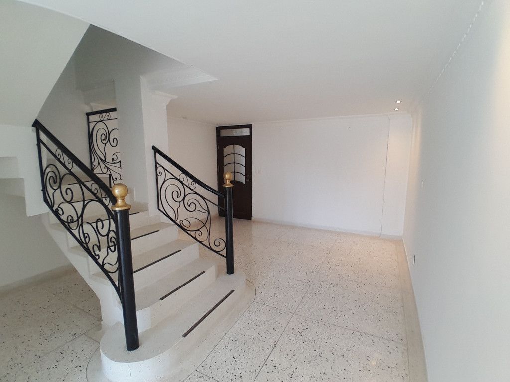 Apartamento en arriendo Atlántico Barranquilla Andalucia 111 m2 Habitaciones 3 Baños 2 Garajes 2 Precio $3000000