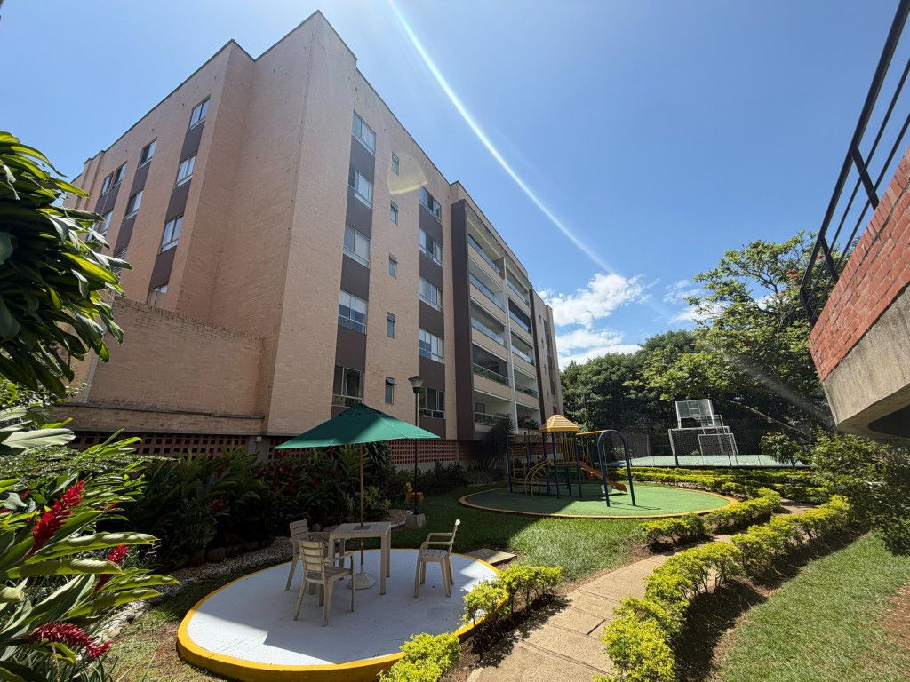 Apartamento en venta Valle Del Cauca Cali Parcelaciones Pance 170 m2 Habitaciones 3 Baños 5 Garajes 2 Precio $1290000000
