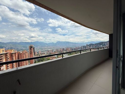 Apartamento en venta Antioquia Medellín La Aguacatala 63 m2 Habitaciones 1 Baños 2 Garajes 1 Precio $680000000