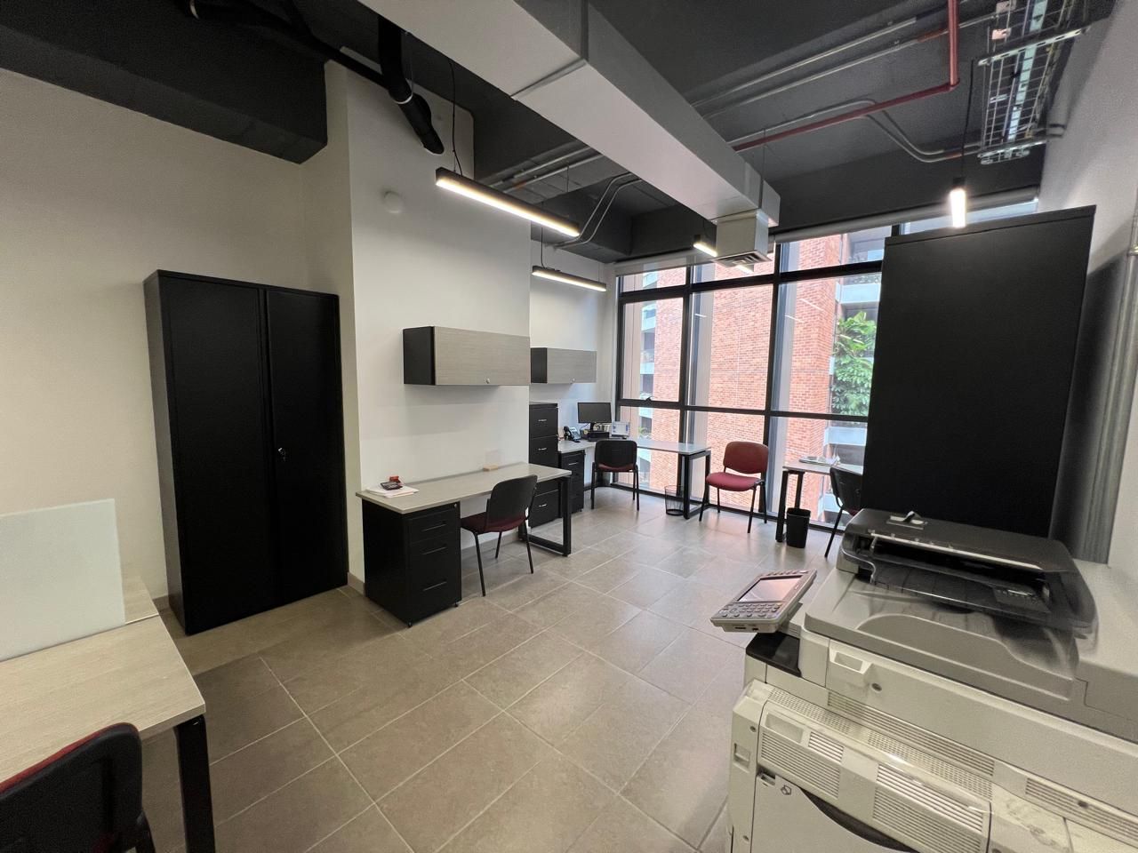 Oficina en arriendo Antioquia Medellín Altos Del Poblado 245 m2 Habitaciones 0 Baños 3 Garajes 6 Precio $23500000