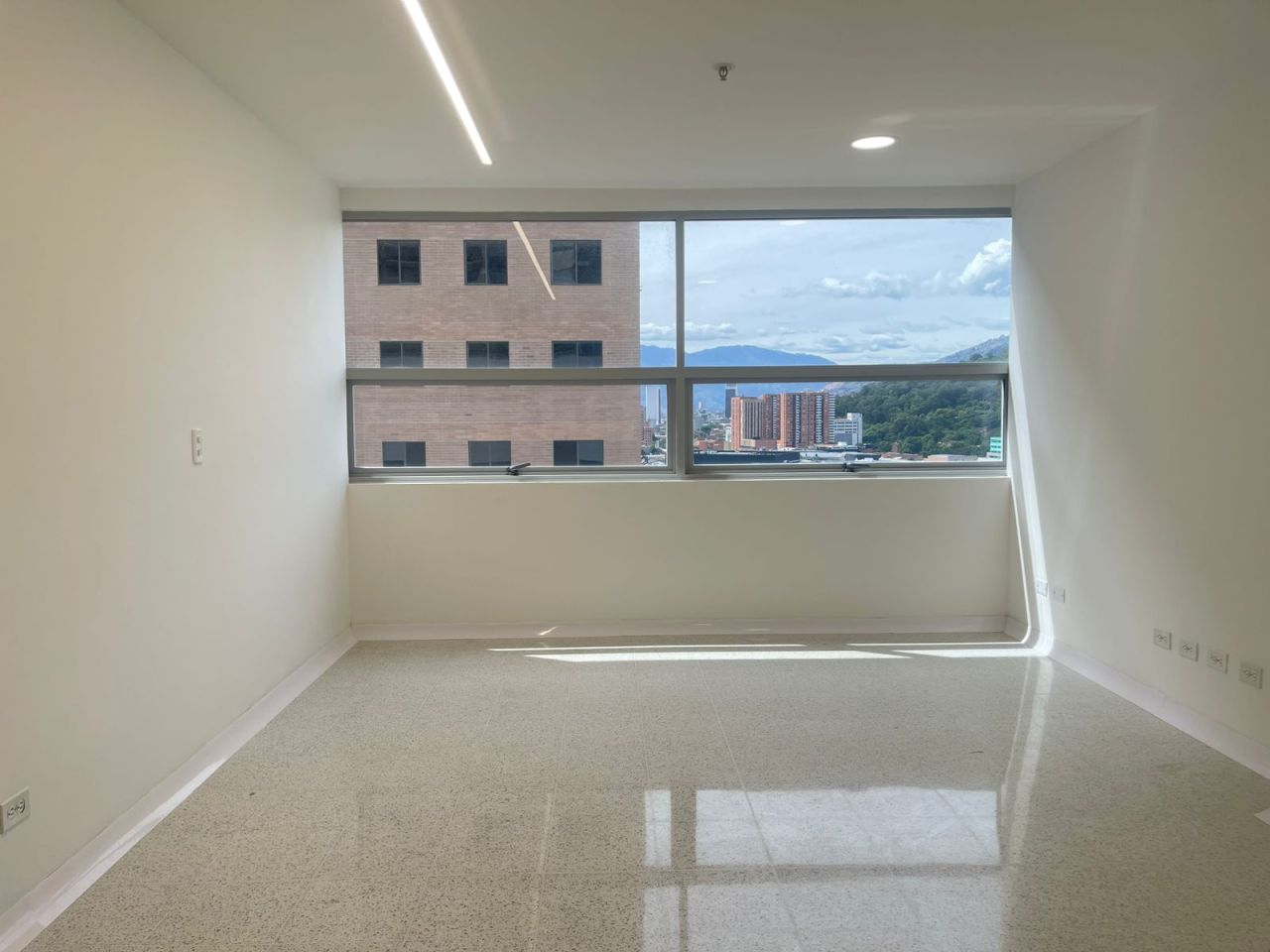 Consultorio en arriendo Antioquia Medellín Villa Carlota 38 m2 Habitaciones 0 Baños 1 Garajes 1 Precio $4800000