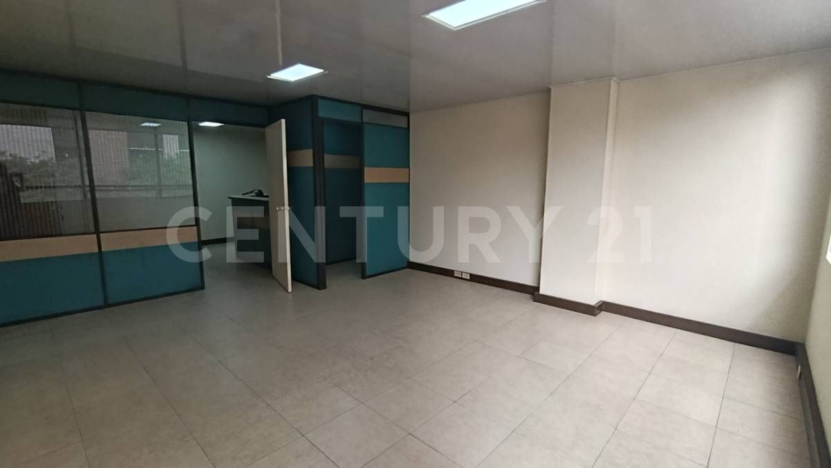 Oficina en arriendo Cundinamarca Bogotá Lago Gaitan 38 m2 Habitaciones 0 Baños 1 Garajes 1 Precio $2200000