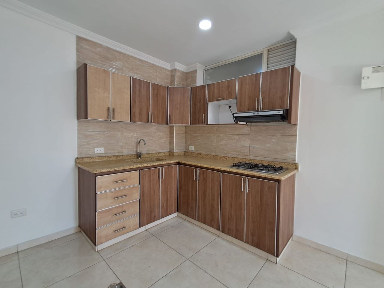 Apartamento en arriendo Valle Del Cauca Cali Calima 90 m2 Habitaciones 3 Baños 2 Garajes 0 Precio $1350000