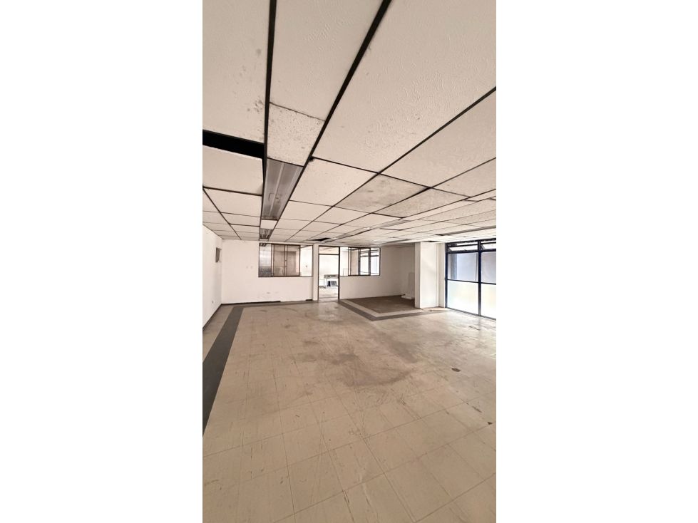 Apartaestudio en arriendo Valle Del Cauca Cali Miraflores 480 m2 Habitaciones 8 Baños 3 Garajes 3 Precio $5000000