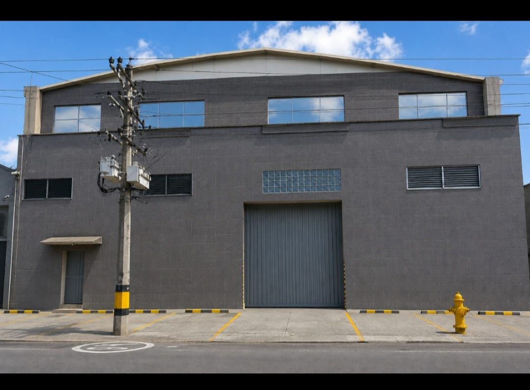 Bodega en arriendo Antioquia Itagüí Simón Bolívar 2039 m2 Habitaciones 0 Baños 9 Garajes 6 Precio $71365000