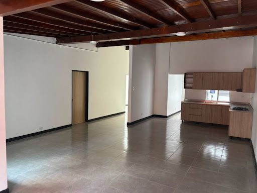 Casa en arriendo Antioquia Medellín Ferreni 230 m2 Habitaciones 6 Baños 6 Garajes 0 Precio $7300000