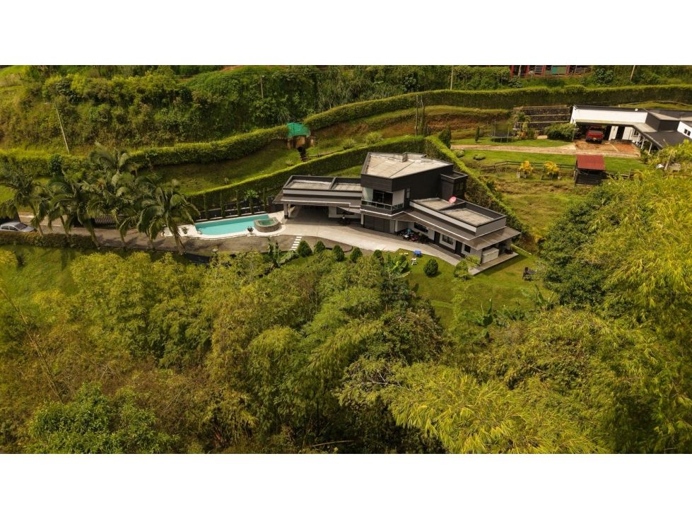 Casa Campestre en arriendo Risaralda Dosquebradas Dosquebradas 370 m2 Habitaciones 5 Baños 6 Garajes 4 Precio $8400000