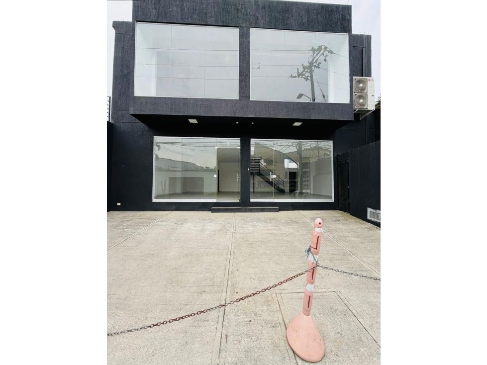 Local en arriendo Valle Del Cauca Cali Ub Ciudad Jardín 250 m2 Habitaciones 0 Baños 2 Garajes 5 Precio $10000000
