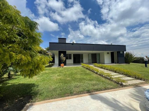 Casa Campestre en arriendo Risaralda Pereira Pereira 280 m2 Habitaciones 3 Baños 5 Garajes 2 Precio $8000000