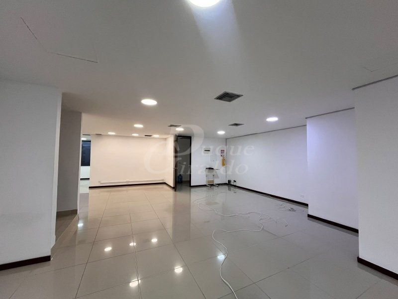 Oficina en arriendo Antioquia Medellín Villa Carlota 147 m2 Habitaciones 0 Baños 2 Garajes 3 Precio $11500000