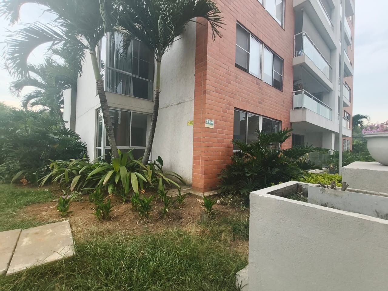 Apartamento en arriendo Valle Del Cauca Cali Lili 101 m2 Habitaciones 3 Baños 3 Garajes 1 Precio $2400000