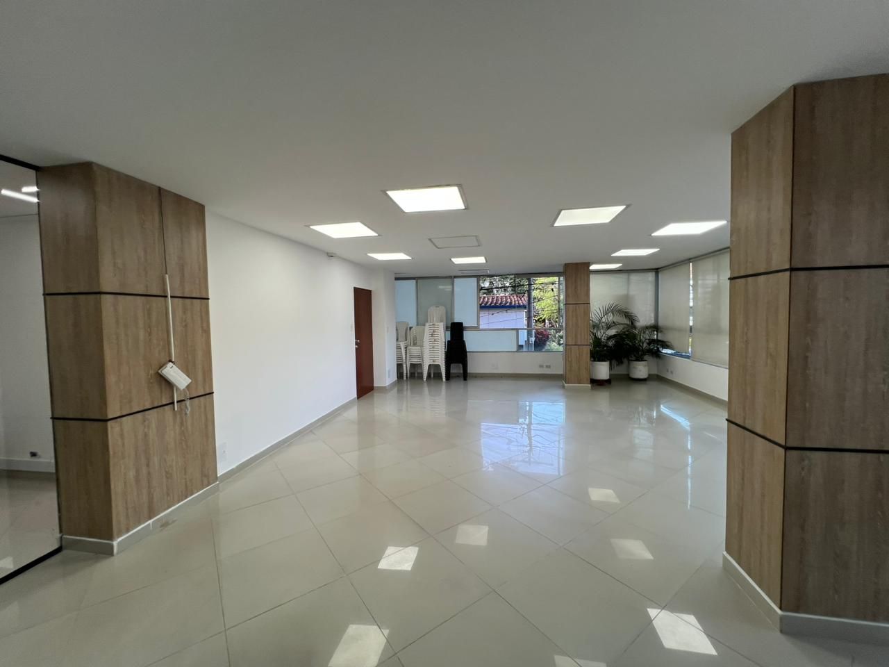 Oficina en arriendo Antioquia Medellín Florida Nueva 85 m2 Habitaciones 0 Baños 0 Garajes 0 Precio $7000000