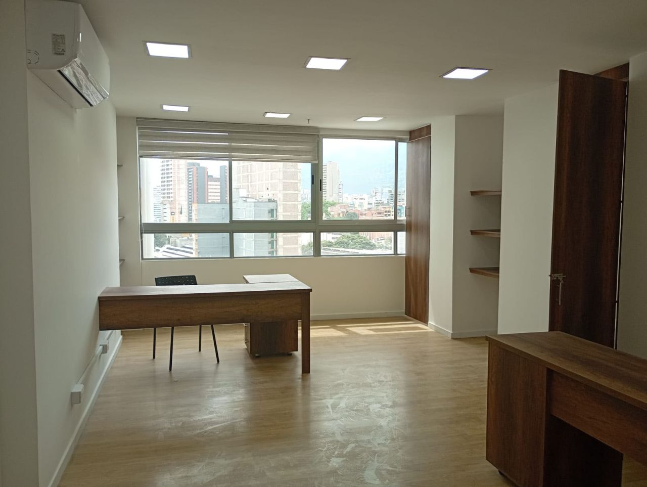 Oficina en arriendo Antioquia Sabaneta Restrepo Naranjo 37 m2 Habitaciones 0 Baños 1 Garajes 1 Precio $3100000