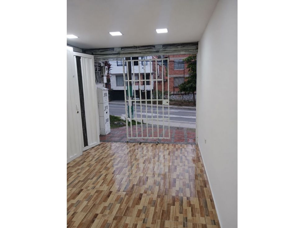 Local en arriendo Antioquia Medellín San Javier No1 18 m2 Habitaciones 0 Baños 1 Garajes 0 Precio $2560000