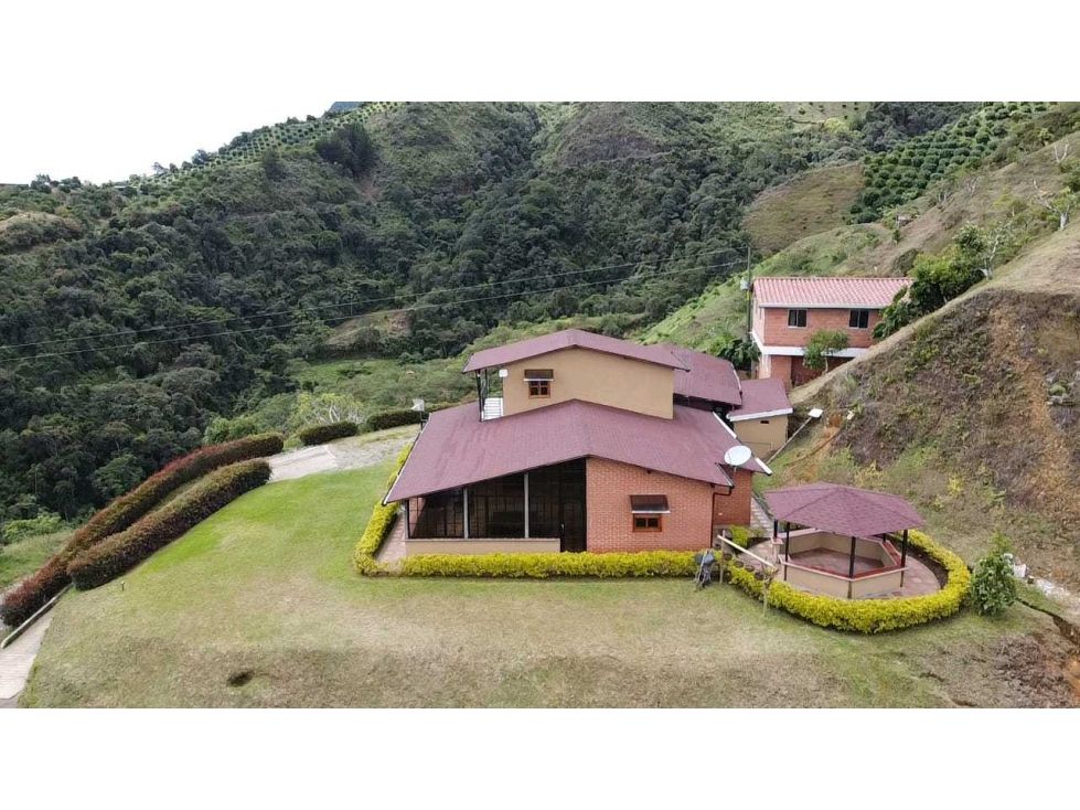 Finca en venta Antioquia Abejorral Abejorral 120000 m2 Habitaciones 4 Baños 3 Garajes 4 Precio $1740000000