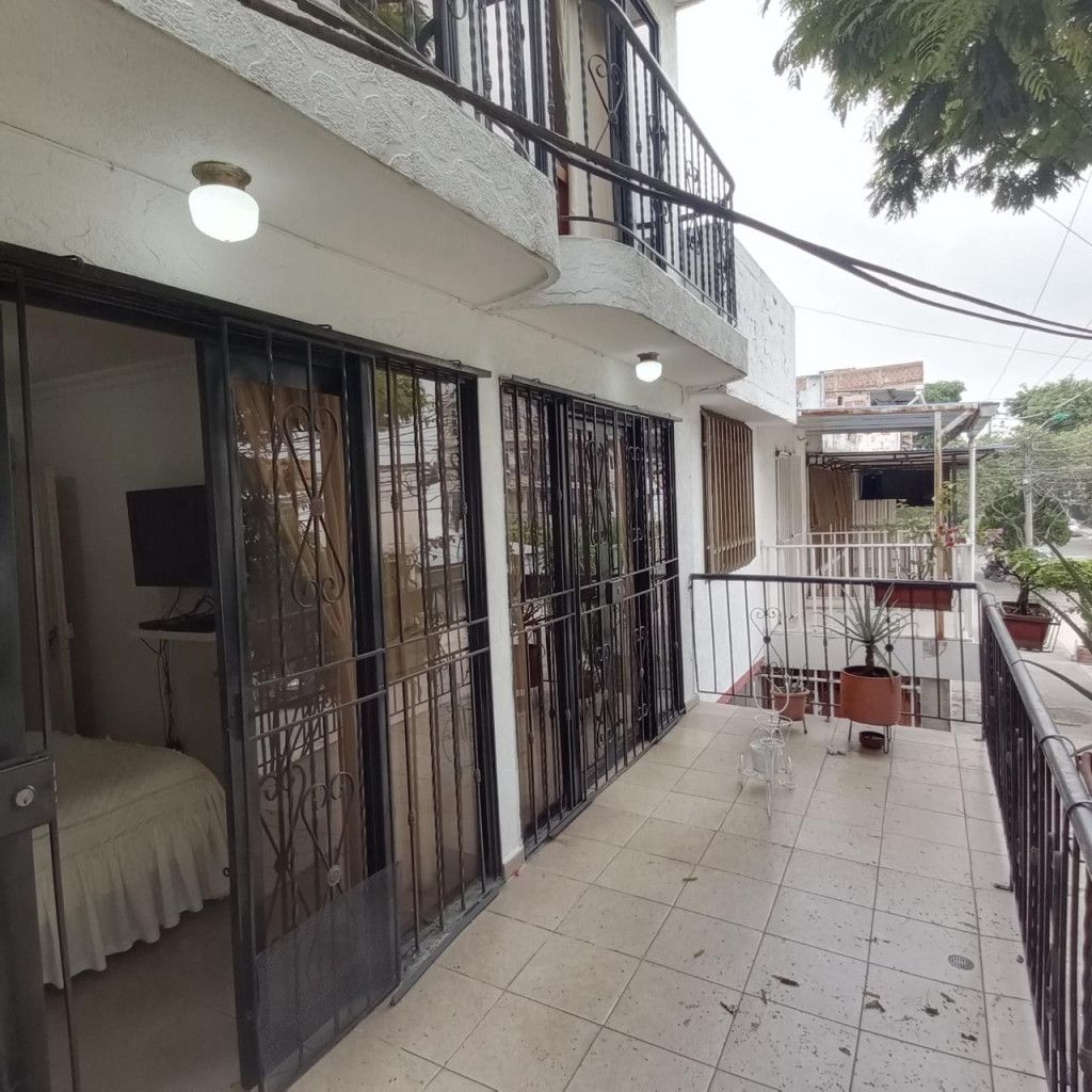 Casa en venta Valle Del Cauca Cali Sector Transito Municipal 270 m2 Habitaciones 4 Baños 3 Garajes 1 Precio $490000000