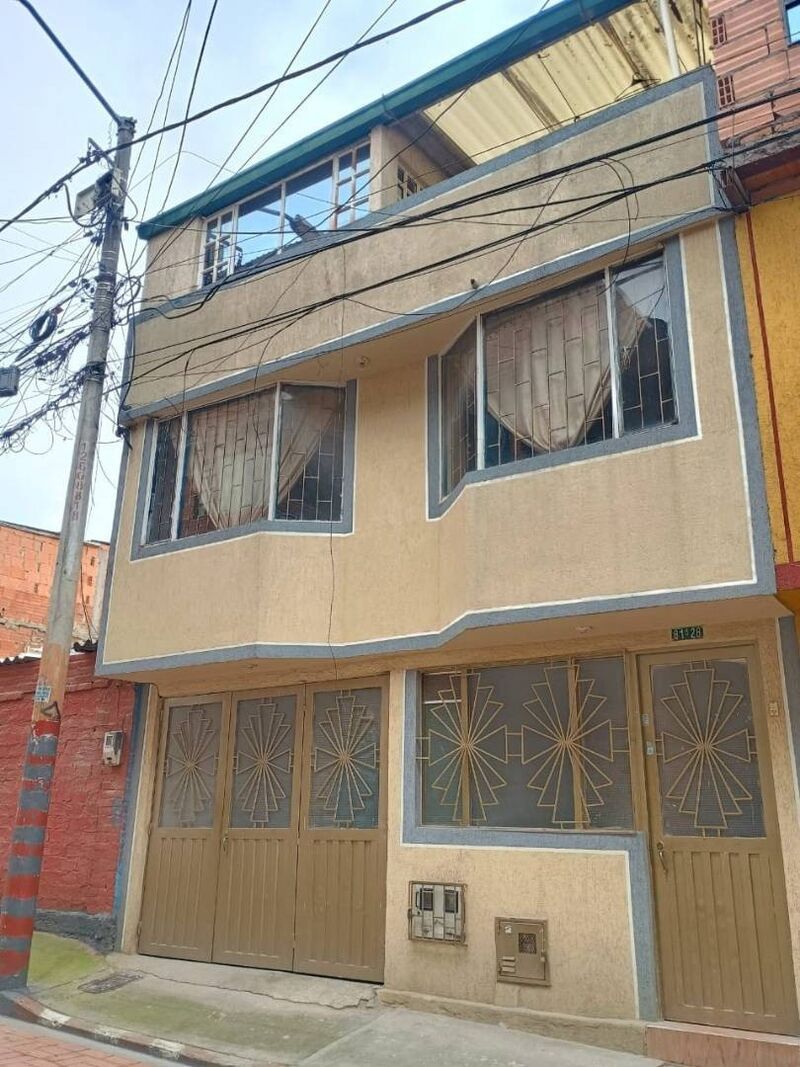 Casa en venta Cundinamarca Bogotá Jorge Uribe Botero 66 m2 Habitaciones 9 Baños 3 Garajes 1 Precio $380000000