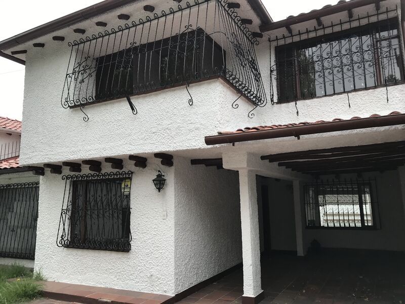 Casa en venta Cundinamarca Bogotá Santa Ana Occidental 240 m2 Habitaciones 4 Baños 3 Garajes 3 Precio $1500000000