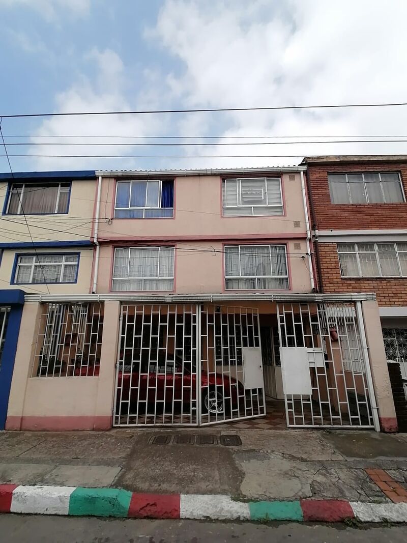 Apartamento en venta Cundinamarca Bogotá Paris 317 m2 Habitaciones 7 Baños 3 Garajes 1 Precio $700000000