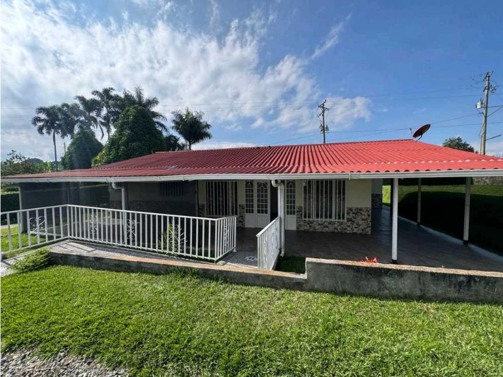 Casa Campestre en arriendo Quindío Armenia Armenia 180 m2 Habitaciones 4 Baños 2 Garajes 3 Precio $2300000