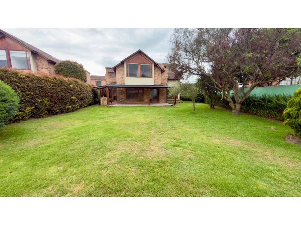Casa Campestre en arriendo o venta Cundinamarca Bogotá San José De Bavaria 340 m2 Habitaciones 4 Baños 5 Garajes 3 Precio venta $2400000000 Precio arriendo $13600000