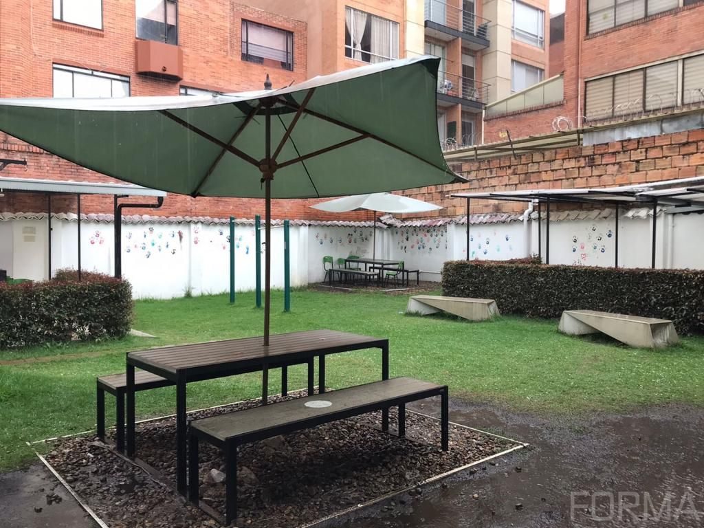 Casa en arriendo Cundinamarca Bogotá Santa Barbara Central 340 m2 Habitaciones 12 Baños 5 Garajes 2 Precio $8000000