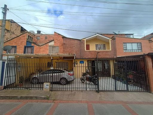 Casa en venta Cundinamarca Bogotá Timiza A 320 m2 Habitaciones 4 Baños 2 Garajes 4 Precio $580000000