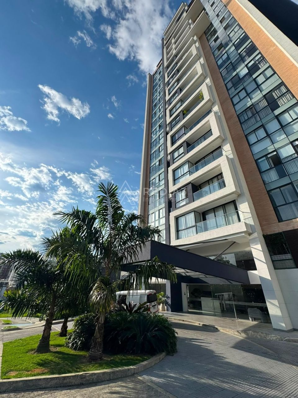 Apartamento en arriendo o venta Risaralda Pereira Ur La Julia 168 m2 Habitaciones 4 Baños 5 Garajes 2 Precio venta $1610000000 Precio arriendo $1065000