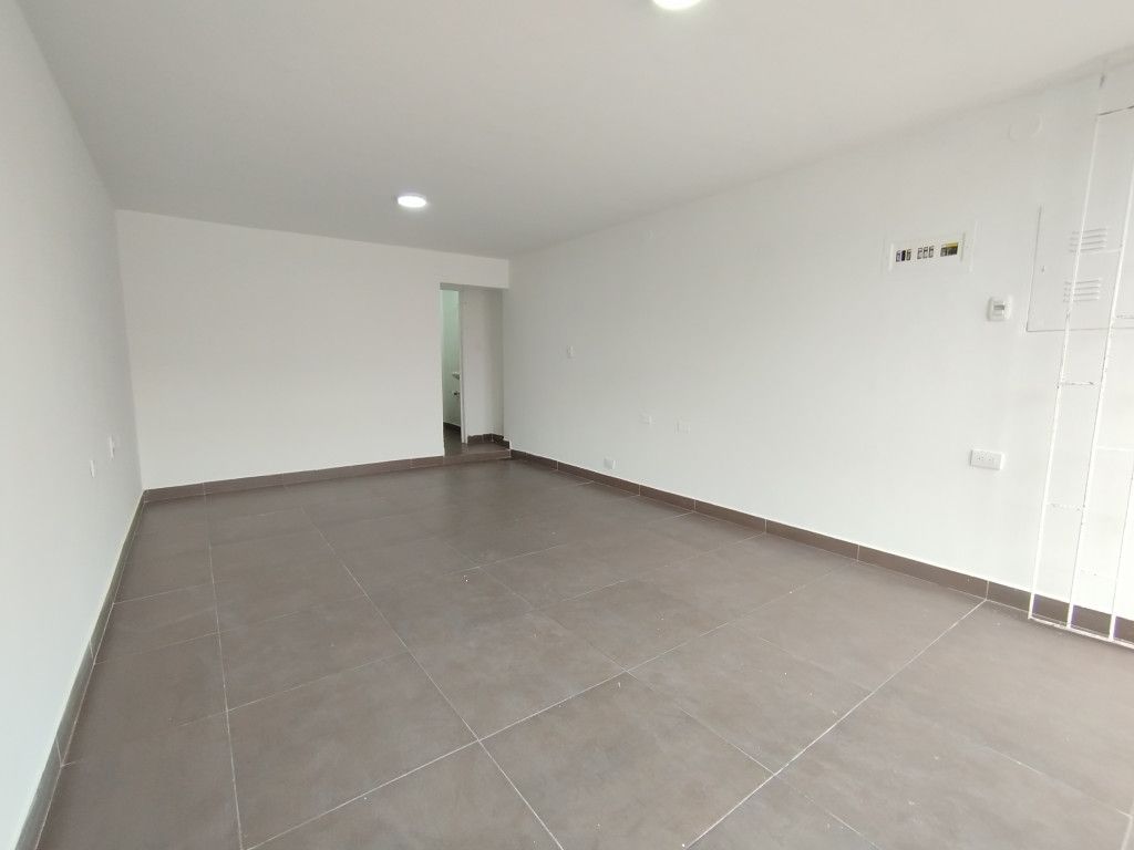Local en arriendo Cundinamarca Bogotá Los Cedritos 23 m2 Habitaciones 0 Baños 1 Garajes 0 Precio $3800000