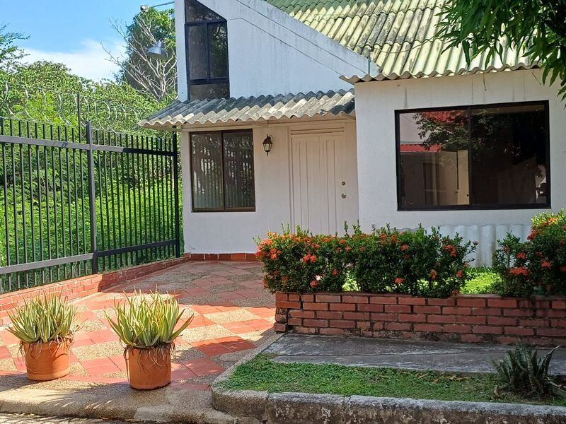 Casa en venta Cundinamarca Girardot Cn Madeira 160 m2 Habitaciones 3 Baños 2 Garajes 1 Precio $250000000