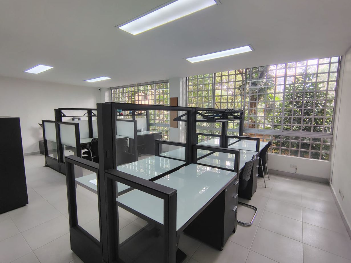Oficina en arriendo Antioquia Medellín La Florida 147 m2 Habitaciones 0 Baños 2 Garajes 4 Precio $12700000